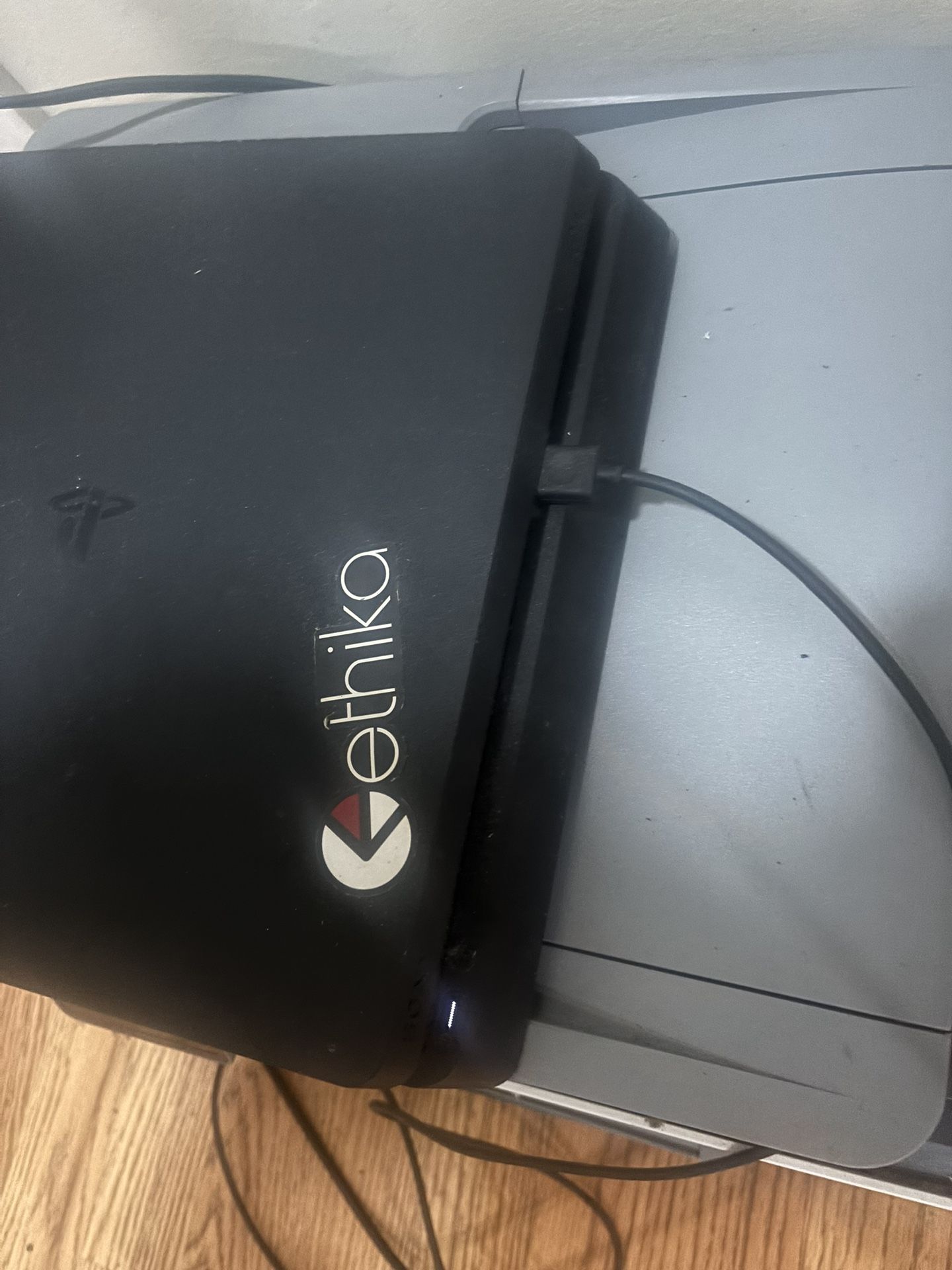 PS4 Slim 