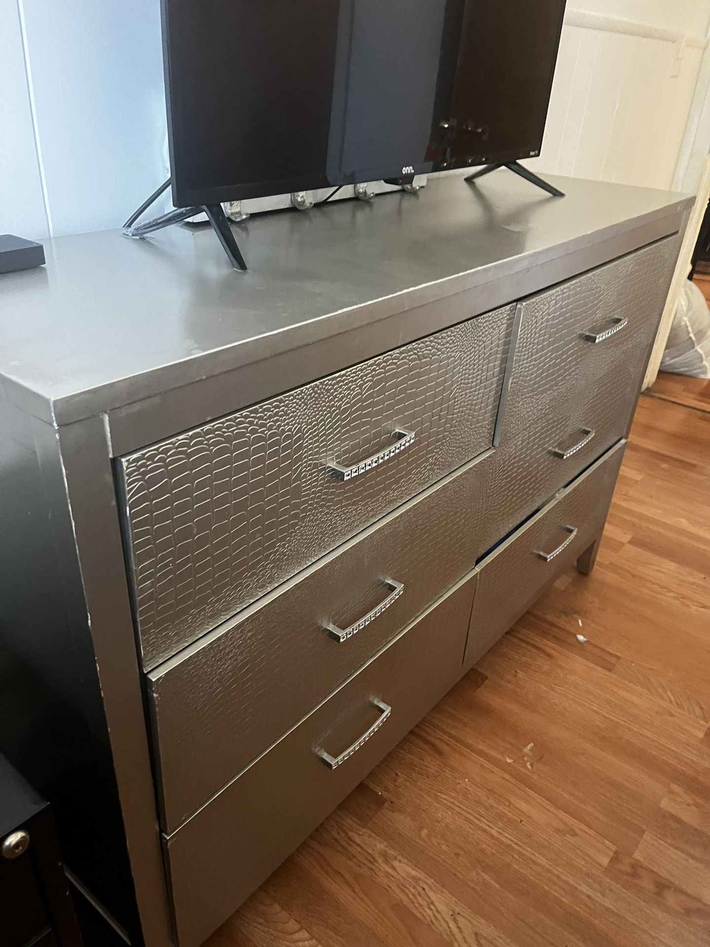 Six Drawer Dresser With 12 Drawer End Table