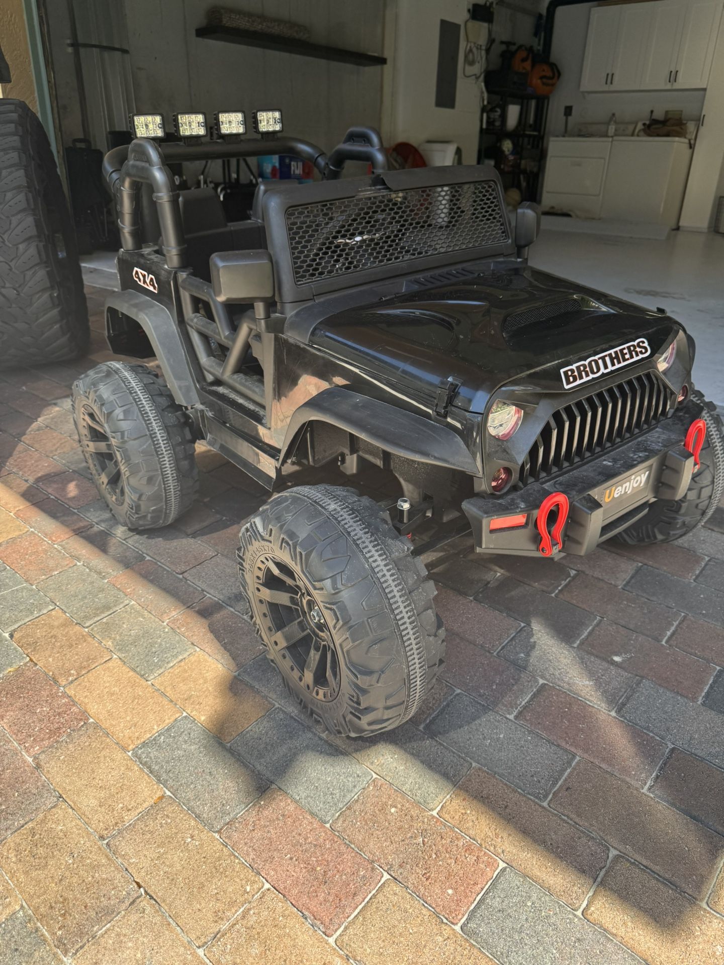 Uenjoy 12V Kids Electric Ride-on Jeep with Remote Control - Black