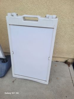 Stand up sign