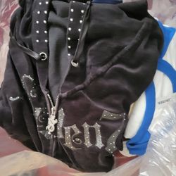 Women's Assorted Clothes. Medium. All For $25. Approx. 25 Pieces