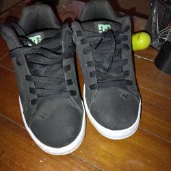 DG  Size 8  court Graphix Women's Sneakers 