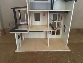 Tiny Land Doll House