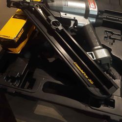 SENCO FinishPro 35, 15 Gauge, 2-1/2" Angled Finish Nailer with Case