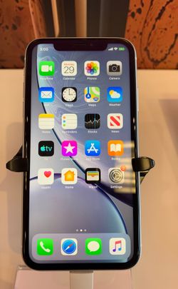 iPhone XR & Samsung Galaxy 10e