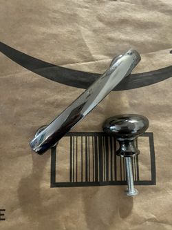 Vanity/ Cabinet Handles -7 + 1 Knob