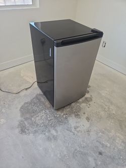 Mini fridge