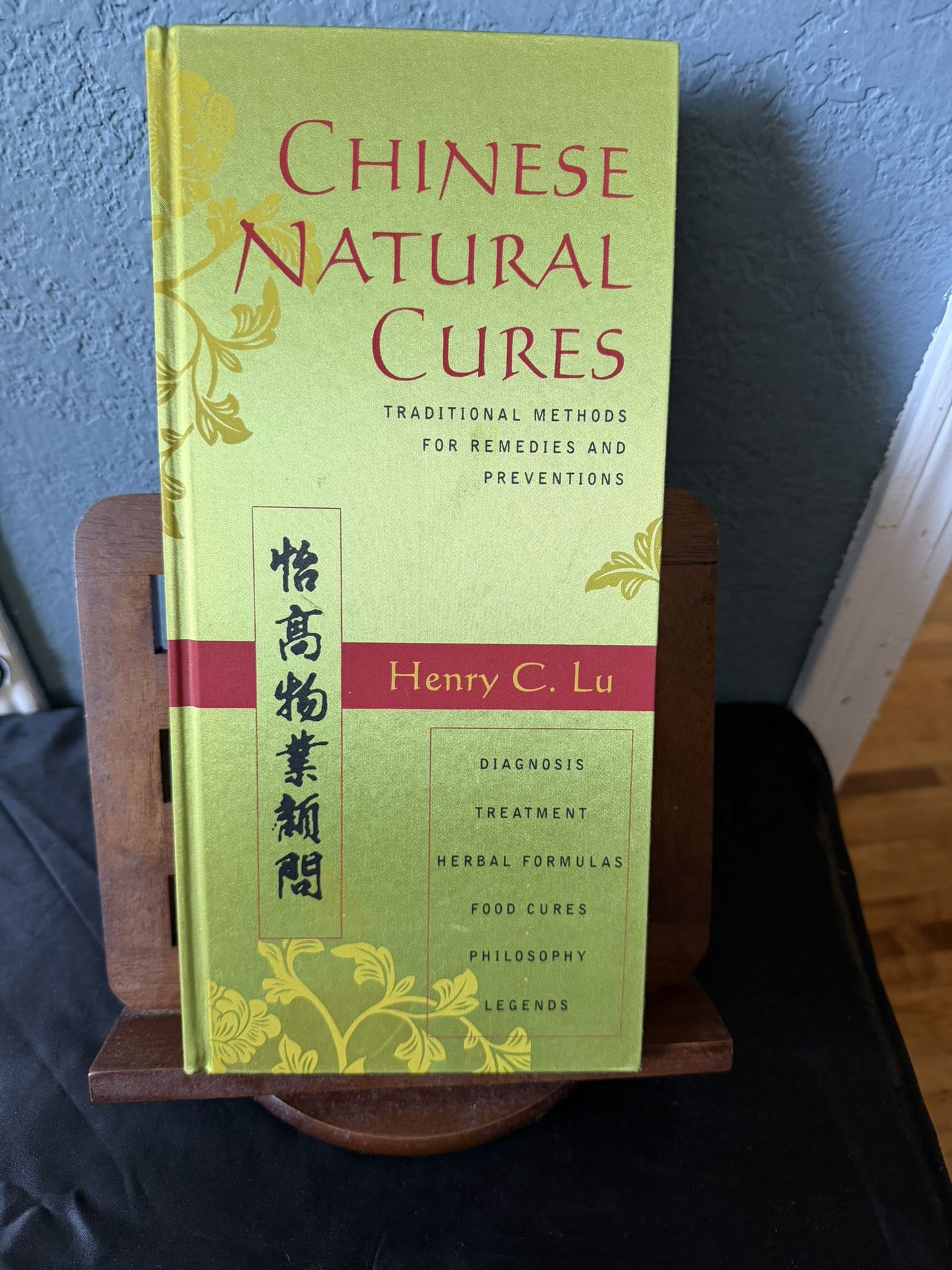 Chinese Natural Cures: Traditional Methods for Remedies and Prevention Book