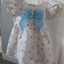 Brand New Toddler Girls White Floral Dress with Blue Bow | Size 1–2Y | New
Brand new 
Adorable white floral toddler dress with a bright blue bow – p