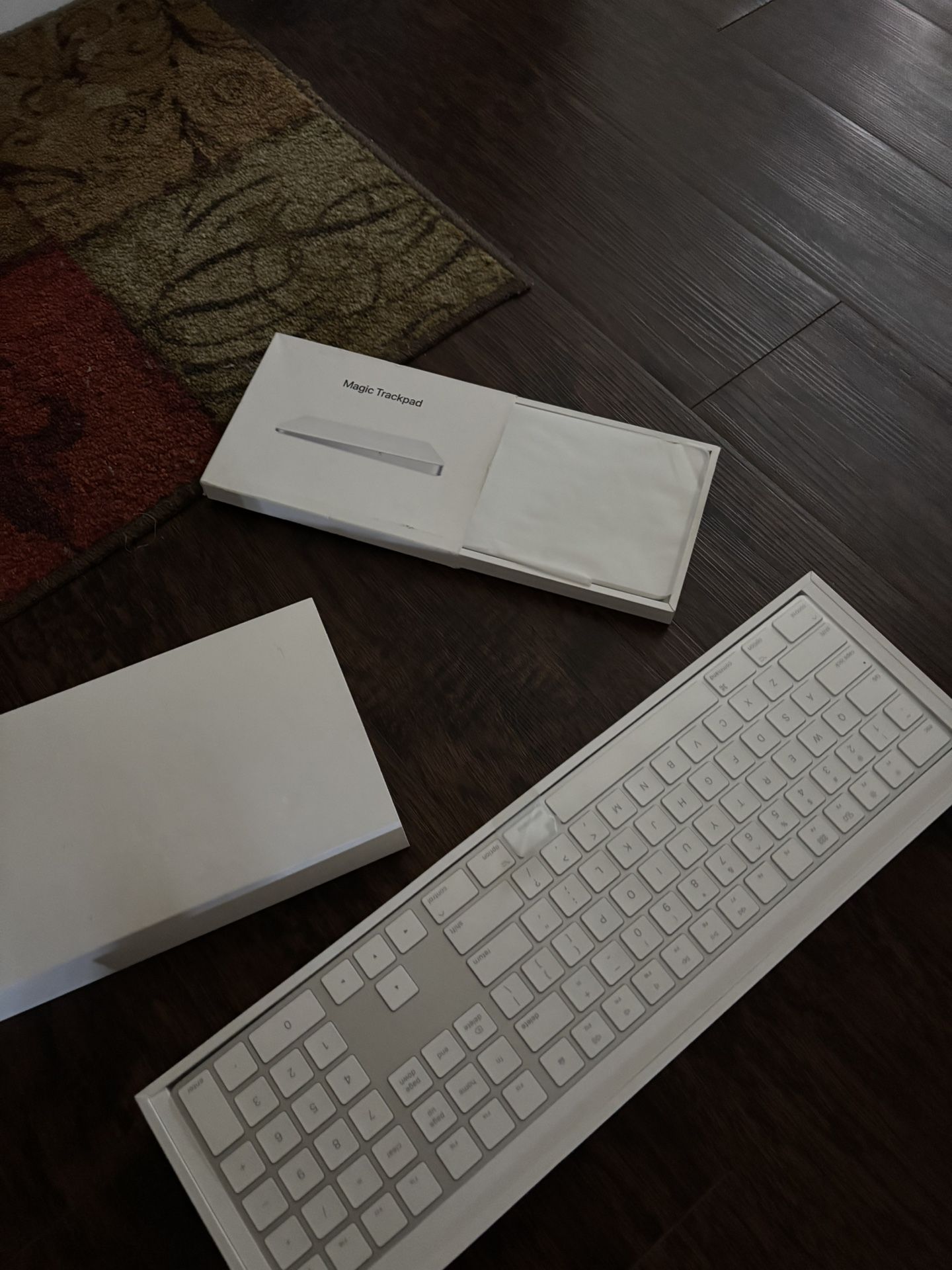 Magic Keyboard with Numeric Keypad and Mouse READ DESCRIPTION PICK UP ONLY NO TRADE 👉FIRM ON PRICE👈NOT SELLING SEPARATELY👀💲150 FOR All ONLY CASH