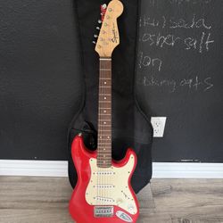 FENDER SQUIER MINI Electric Guitar & Crate GTD15 Guitar Combo Amp