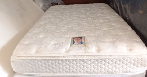 Queen Size Mattress (Colchón Queen Size)