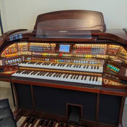 Lowery Royale Organ