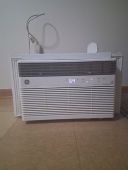 Air conditioner 8,100 BTU
