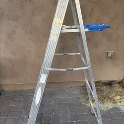 Aluminum 6 foot ladder