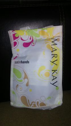 Mary Kay Satin Hands set