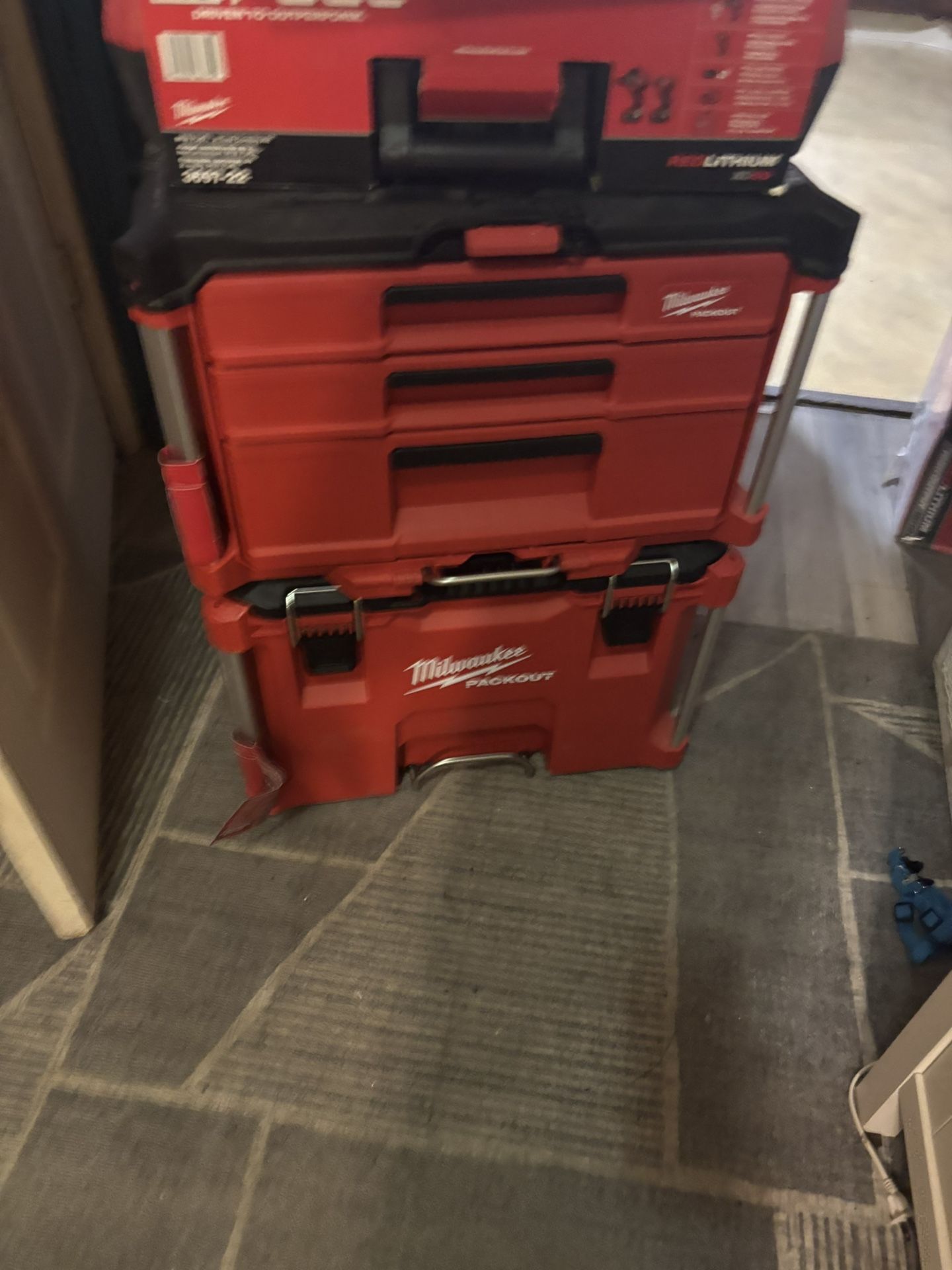 Milwaukee pack out wheels and drawers. Set brand new tags on it.
