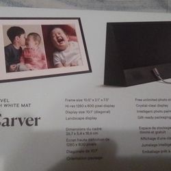 AURA CARVER DIGITAL PICTURE FRAME