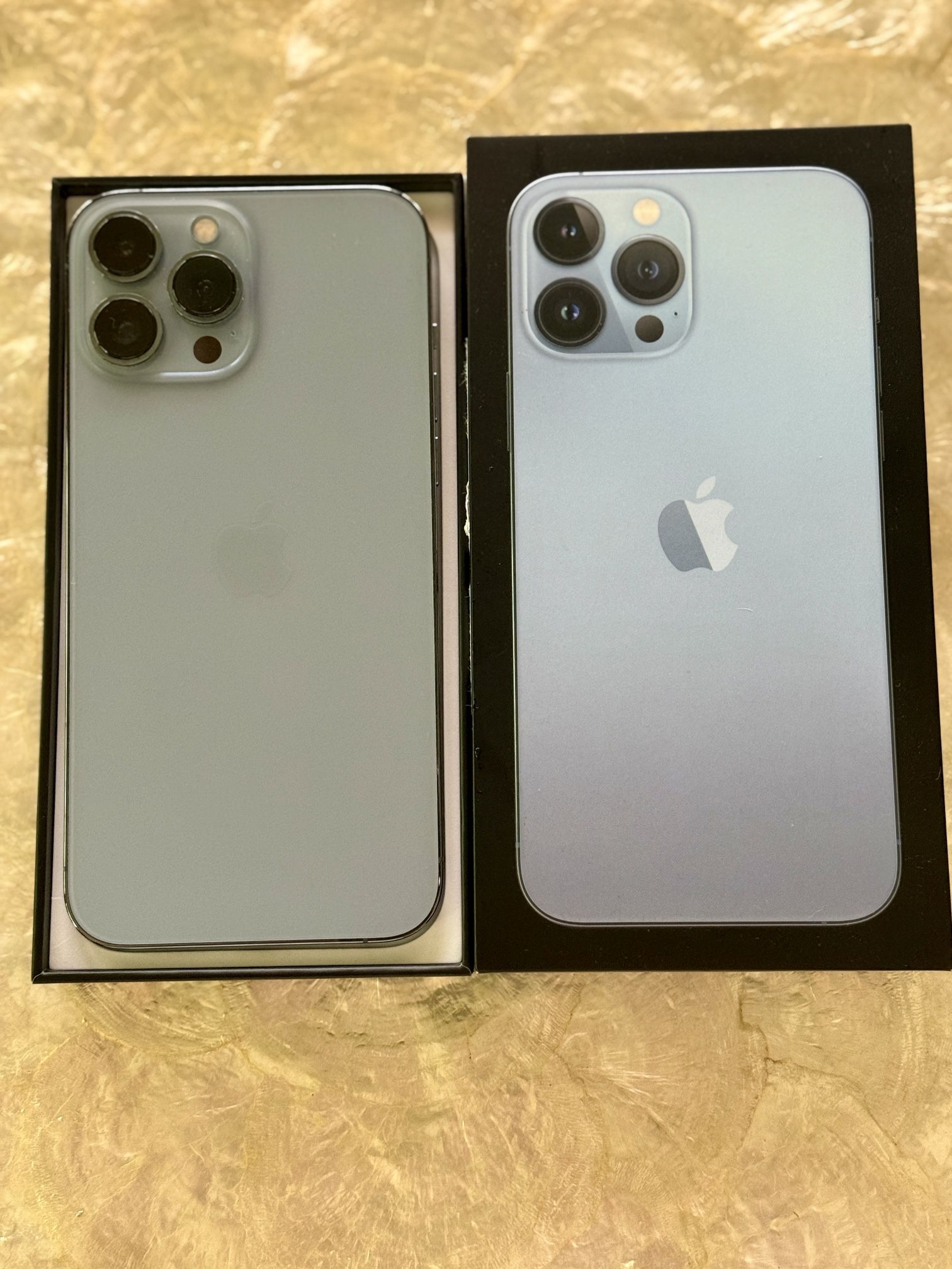iPhone 13 Pro Max 1 TB - Unlocked $550