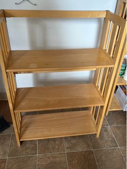 Foldable wood shelves