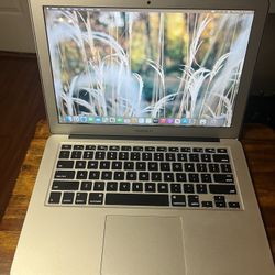 2013 MACBOOK AIR 1.8GHz INTEL i5 CORE 4GB RAM 256GB SSD Battery Count 147 13 inches  WITH CHARGER