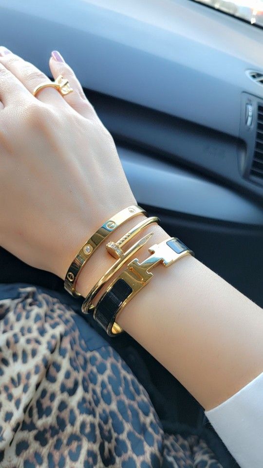 Bracelets Hermes..Cartier