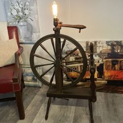 Antique Spinning Wheel Lamp 