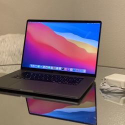 2019 / 2020 Apple MacBook Pro 16” 2.6Ghz i7 16gb RAM + SSD! NEW OS, Final Cut Pro +Apps