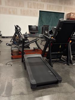 Nordictrack 1250 commercial treadmill with incline and foldable 400lb capacity