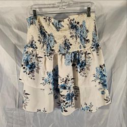 Floral Strapless Tank Top with Blue and White Design