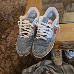 11 Nike Air Max 90 SE "Denim" sneakers in the Multi-Color/Habanero Red/White colorway,