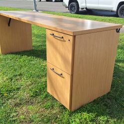 Desk With Overhead Cabinets With Lighting