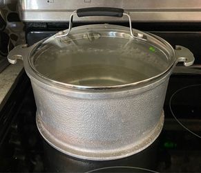 Vintage Guardian Service hammered cast aluminum pot