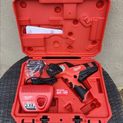 Milwaukee M12 Cable Cutter Kit