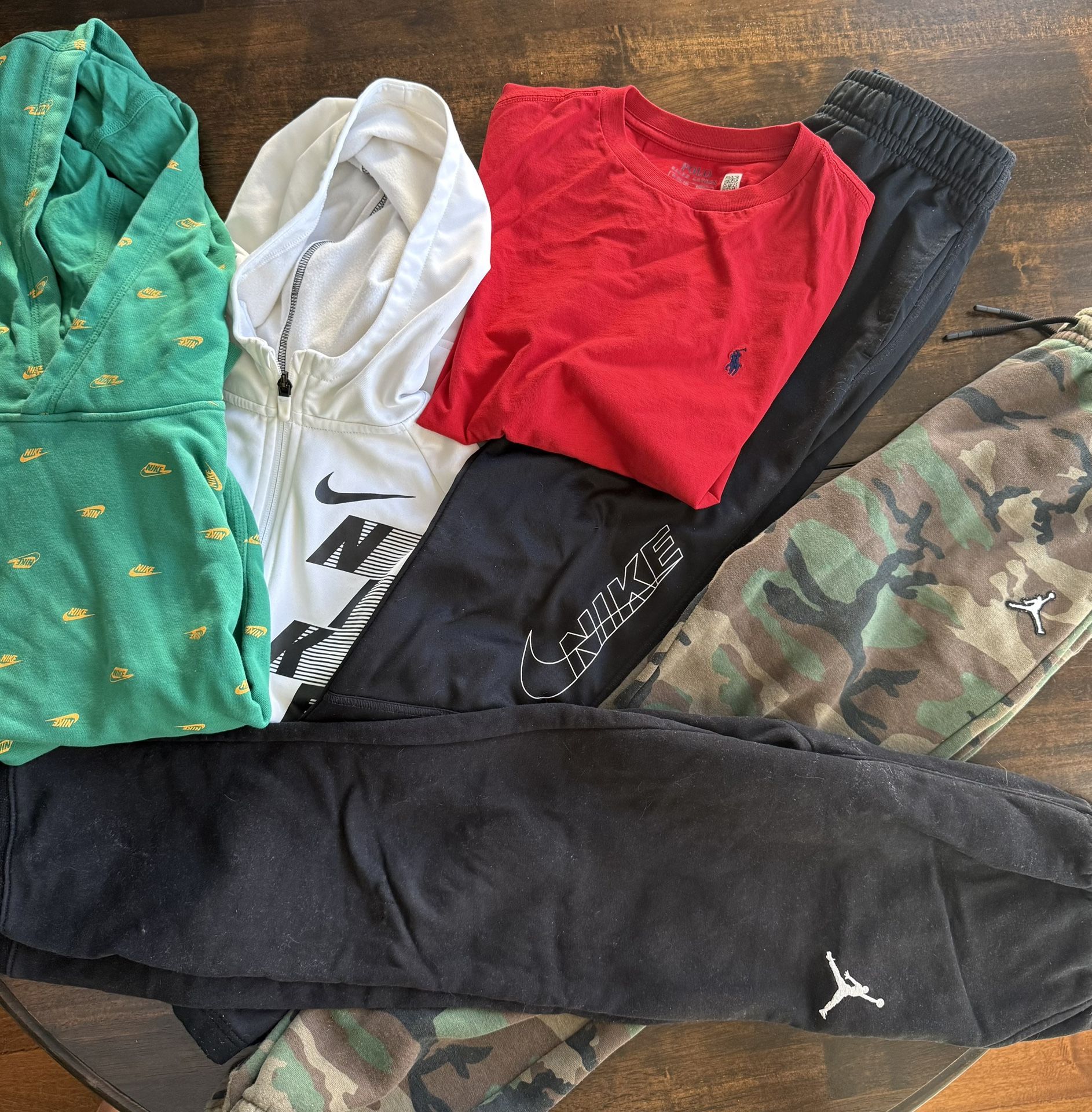 Boys Hoodies & Sweatpants 