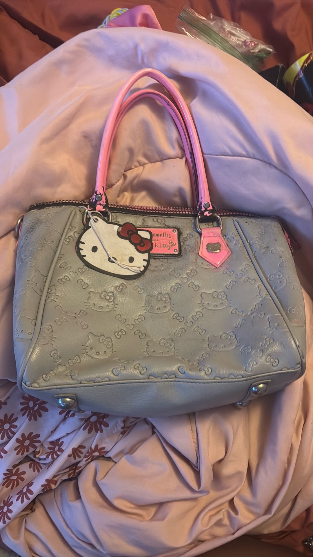 Hello kitty lounge fly purse