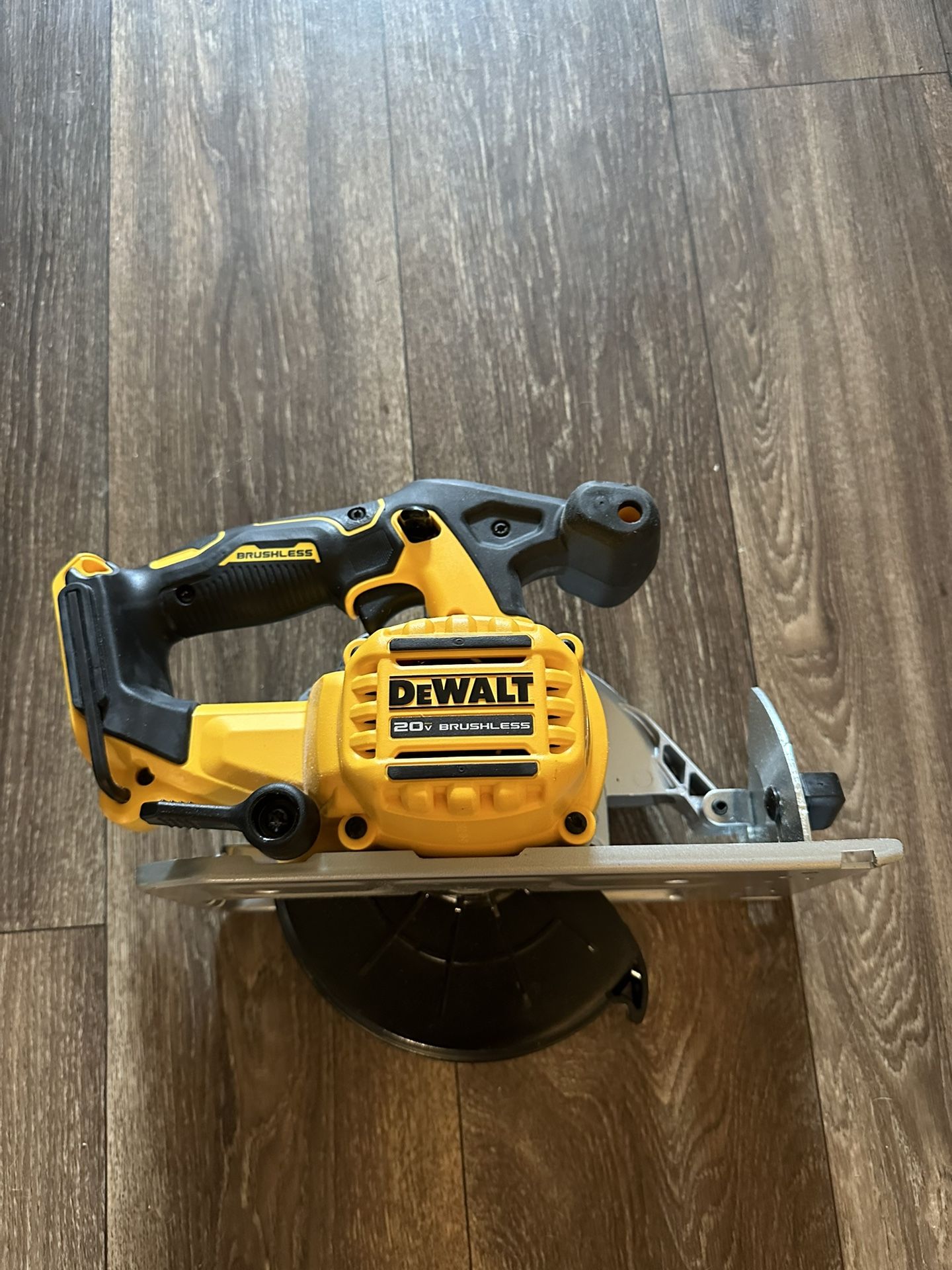 DeWalt DCS566 20V Max 61/2in. Circular Saw for Sale in Cicero, NY