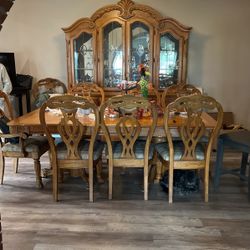 Dinning Set Good Condition