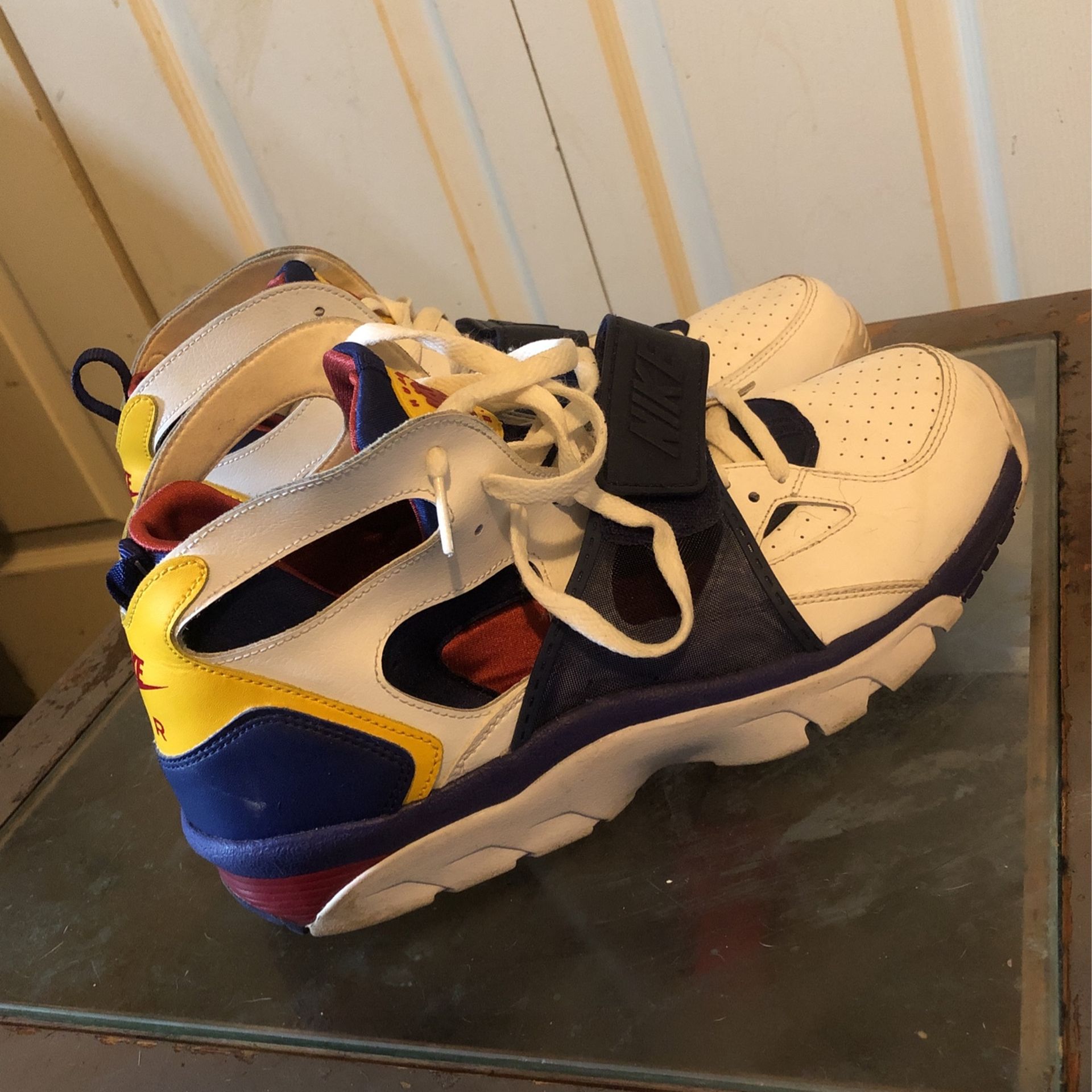 Nike HUARACHE SIZE 11.5  ($10)