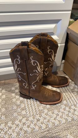 Cualtralba woman’s cowgirl boots