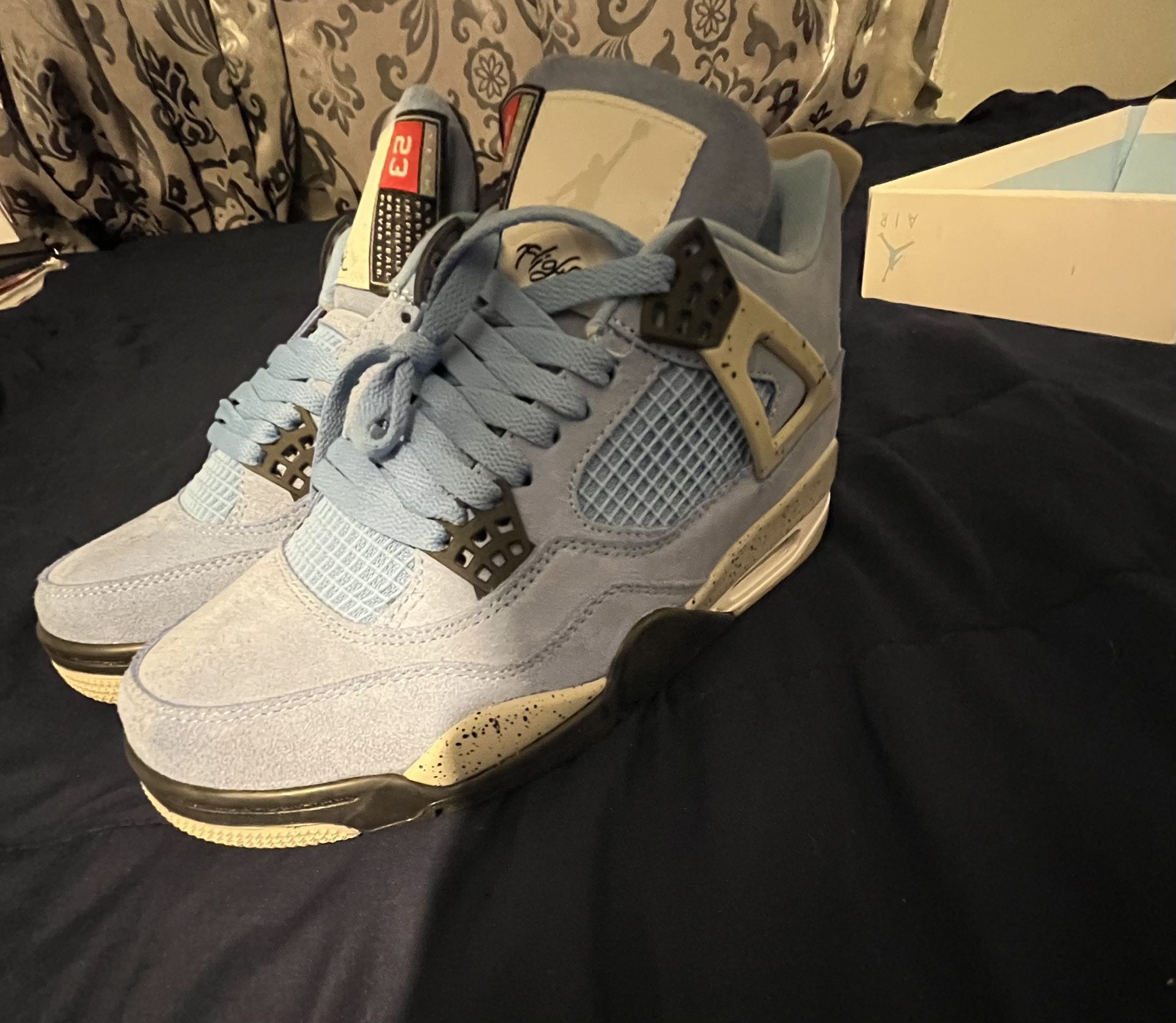 Jordan 4 University Blues Size 8.5