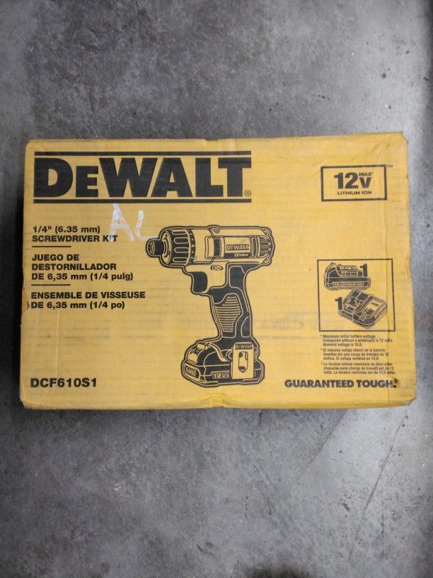 DEWALT 12V MAX Screwdriver KIT