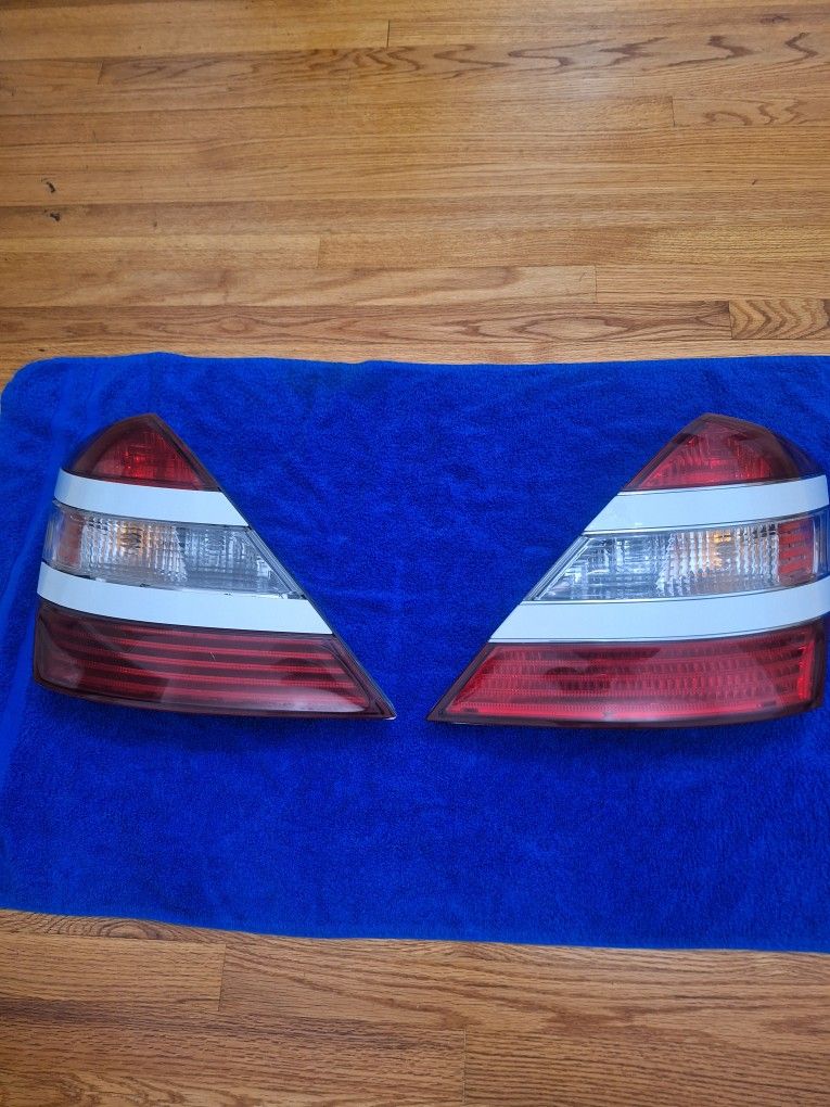 2008 Mercedes S550 Rear Tails
