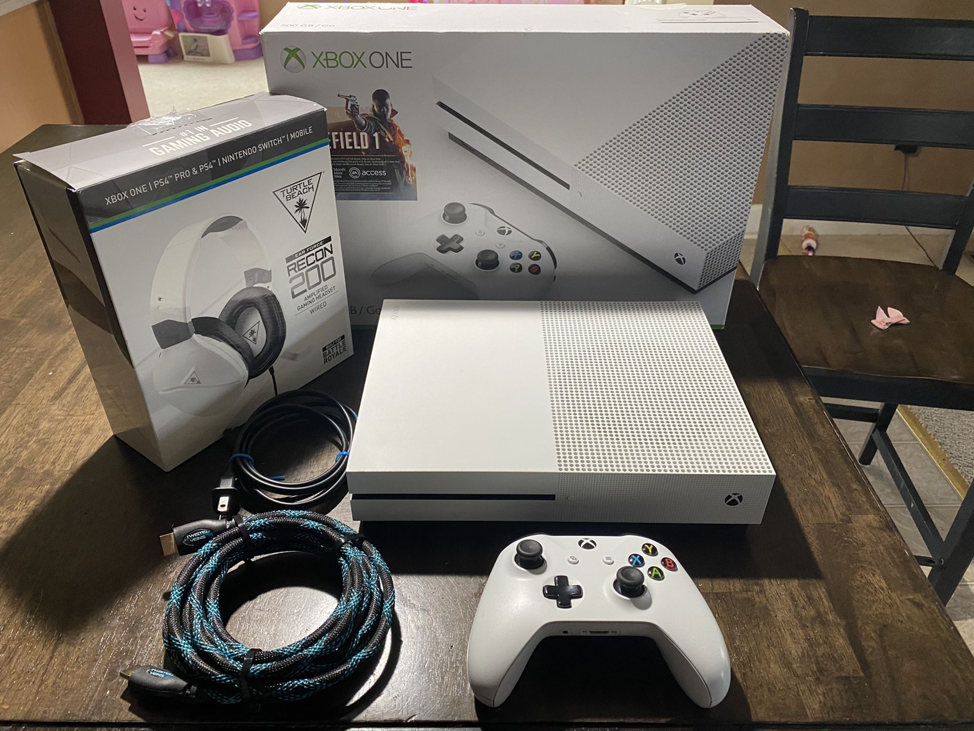 Xbox One S with Turtle Beach Headset
