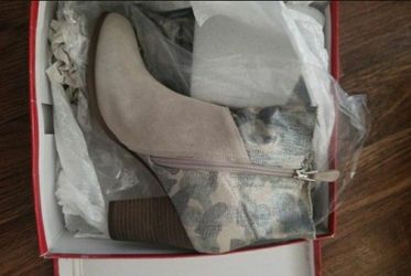 GUESS Women's Booties. Size 8.5. Will Fit Size 8 As Well. 