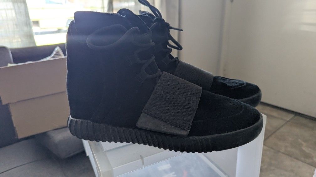 Adidas Yeezy Boost 750
'Triple Black' $300 located in Mesa