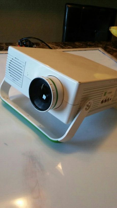 MerchSource Projector Entertainment II. Portable. Good condition. White Green.