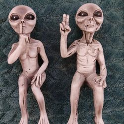 Alien Statues