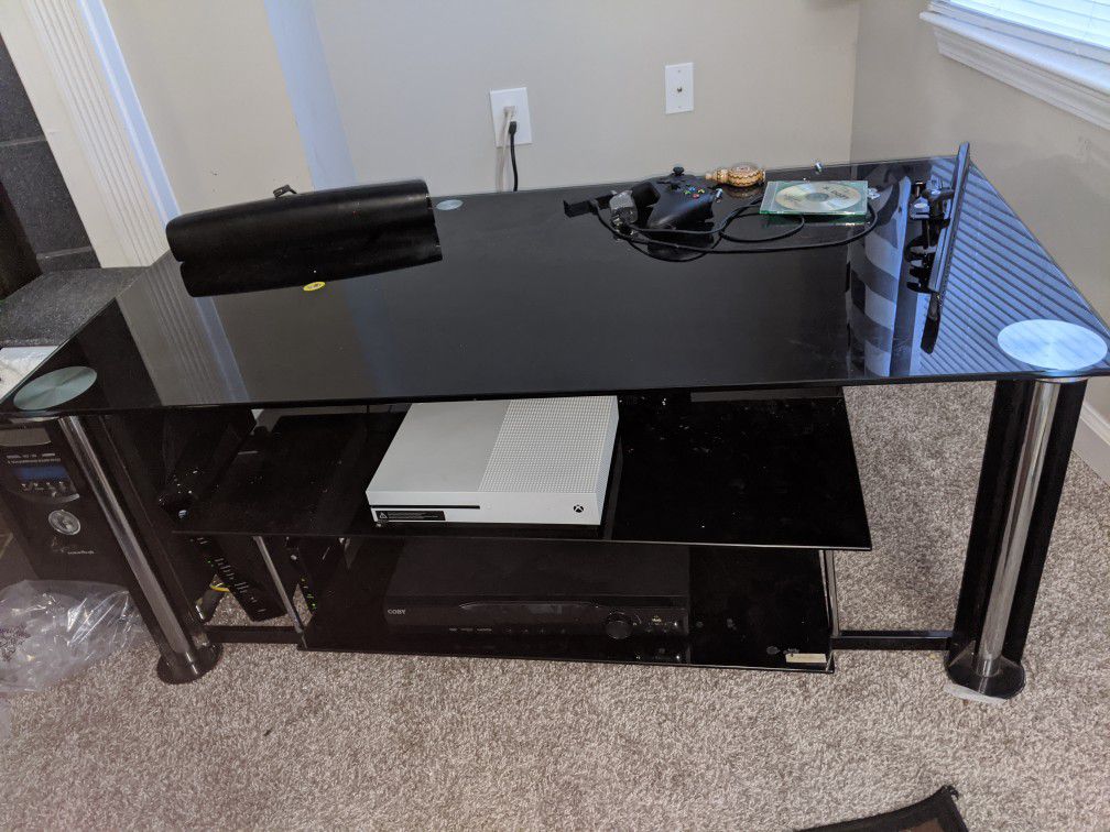 TV stand hold up to 60 inches