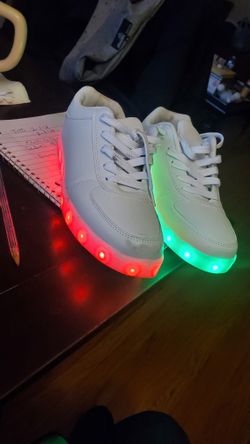 Lds Tennis Shoes Size 6
